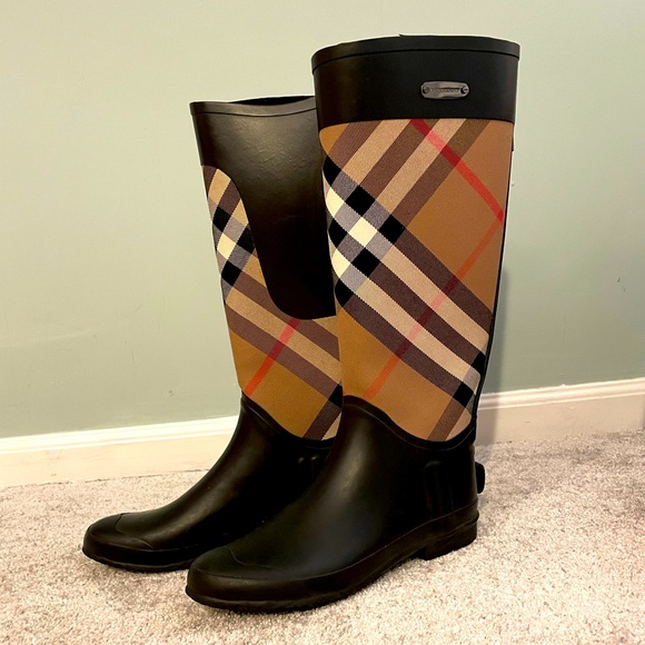 Burberry Rain Boots 7 1/2 - Picture 1 of 9
